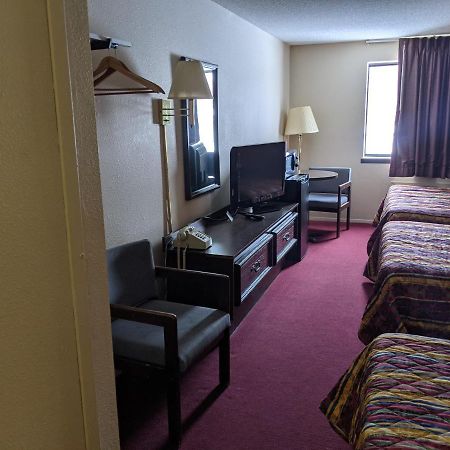 Super 8 by Wyndham Shelbyville Eksteriør billede