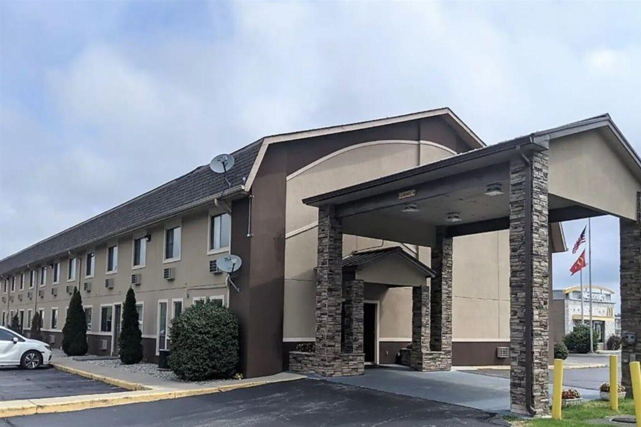 Super 8 by Wyndham Shelbyville Eksteriør billede