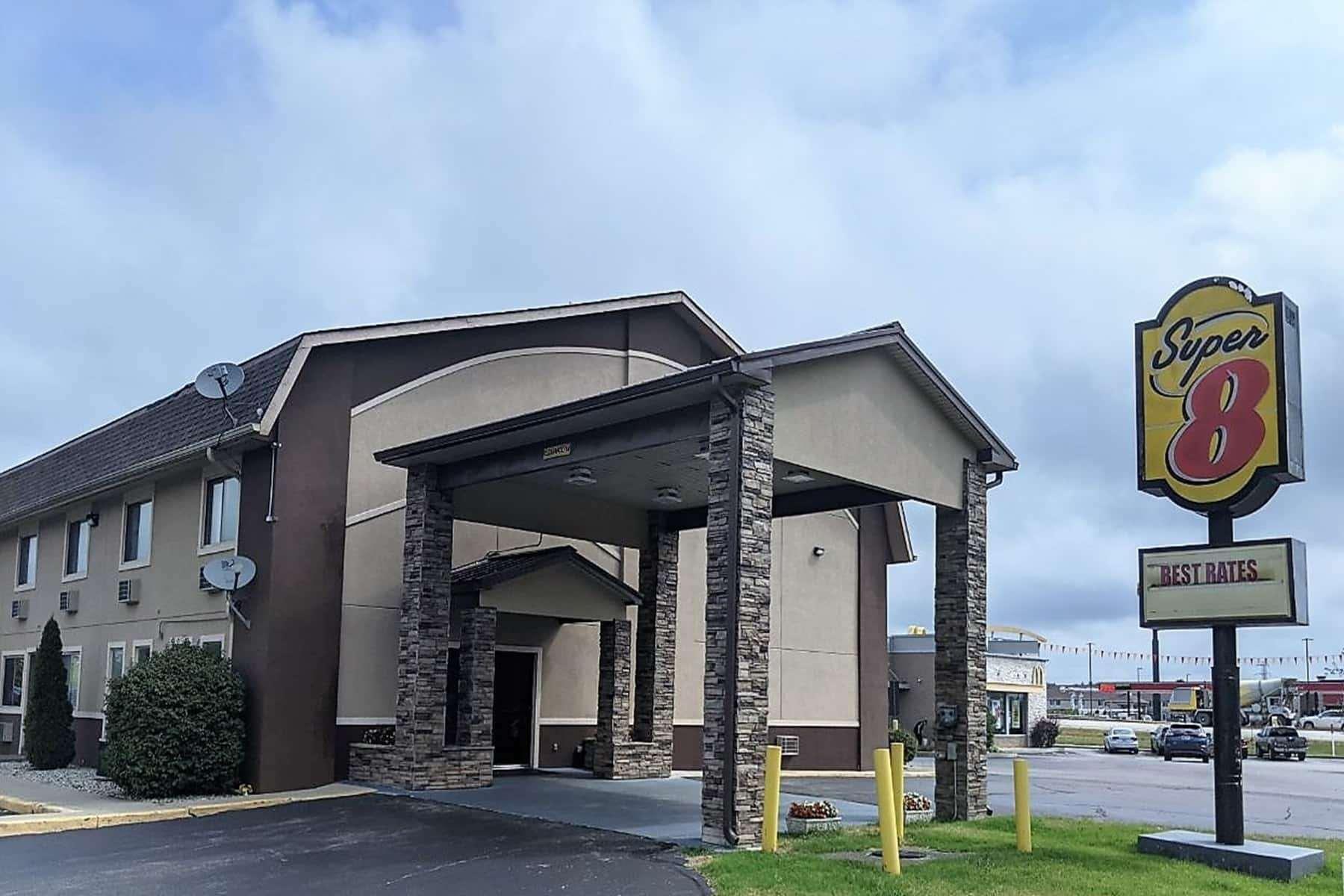 Super 8 by Wyndham Shelbyville Eksteriør billede